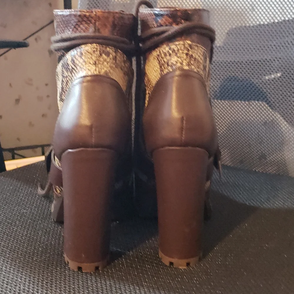 New brown and tan faux snake boots - Picture 3 of 4
